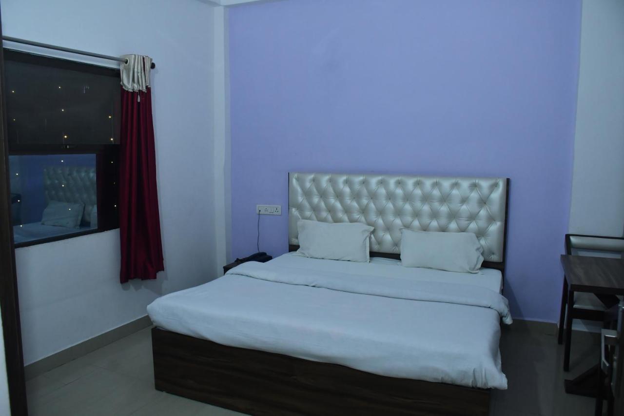 Hotel Awadh Palace Sahjanwa Bagian luar foto