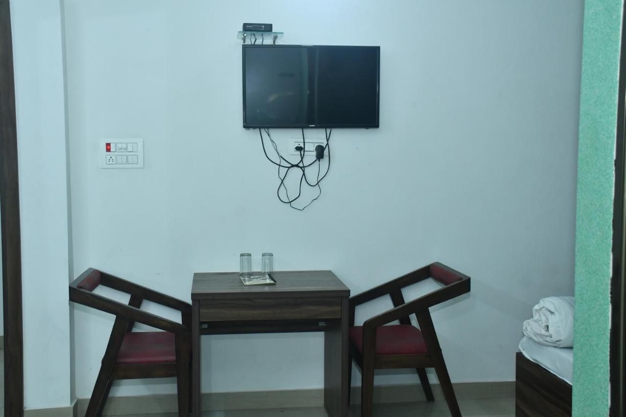 Hotel Awadh Palace Sahjanwa Bagian luar foto