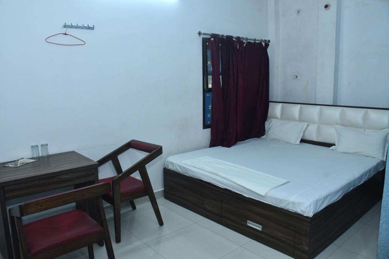 Hotel Awadh Palace Sahjanwa Bagian luar foto